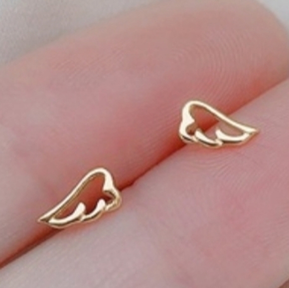 NWT Exquisite 14 Karat Gold Angel Stud Earrings - Picture 2 of 4
